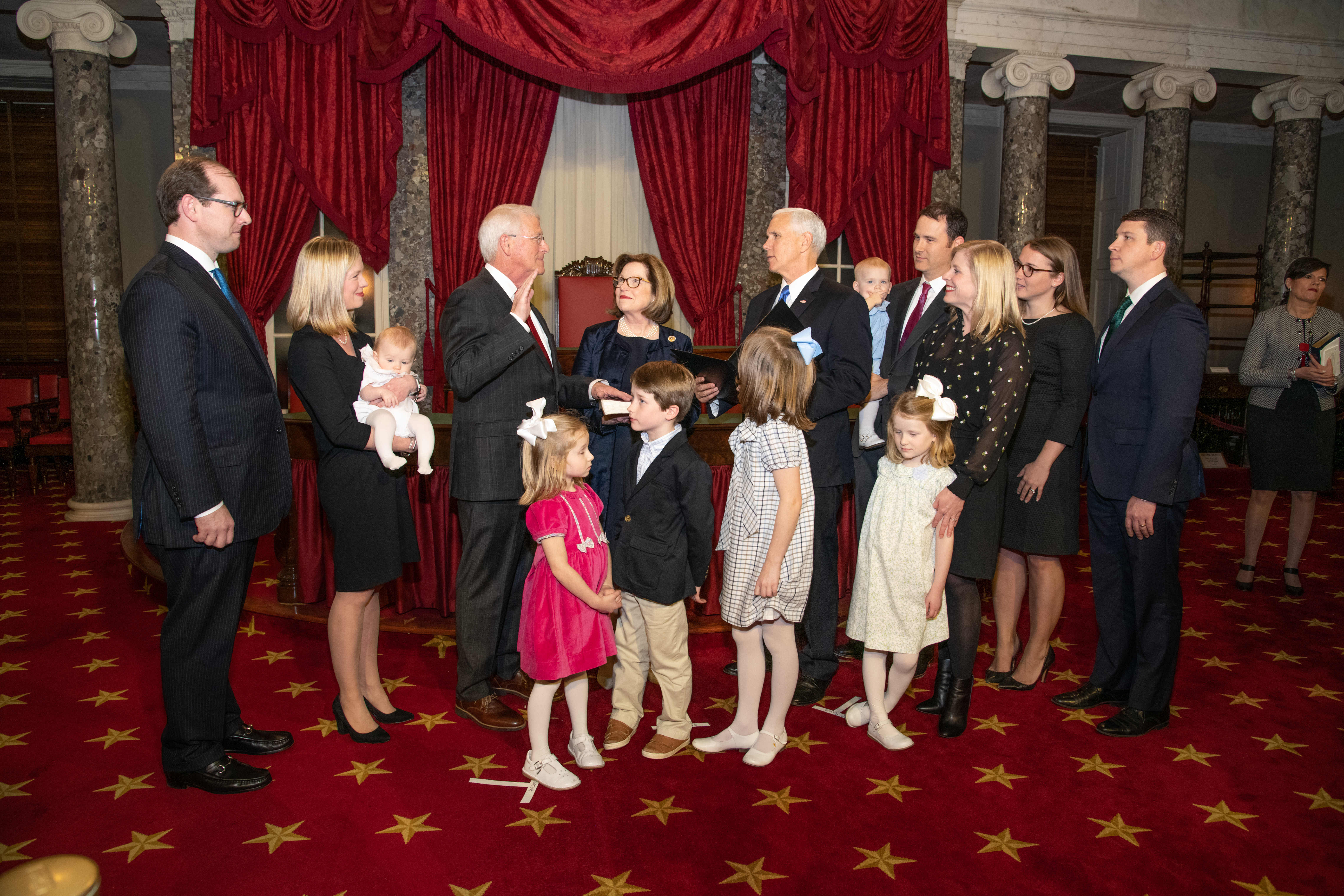 Wicker Sworn in to Senate for Six-Year Term