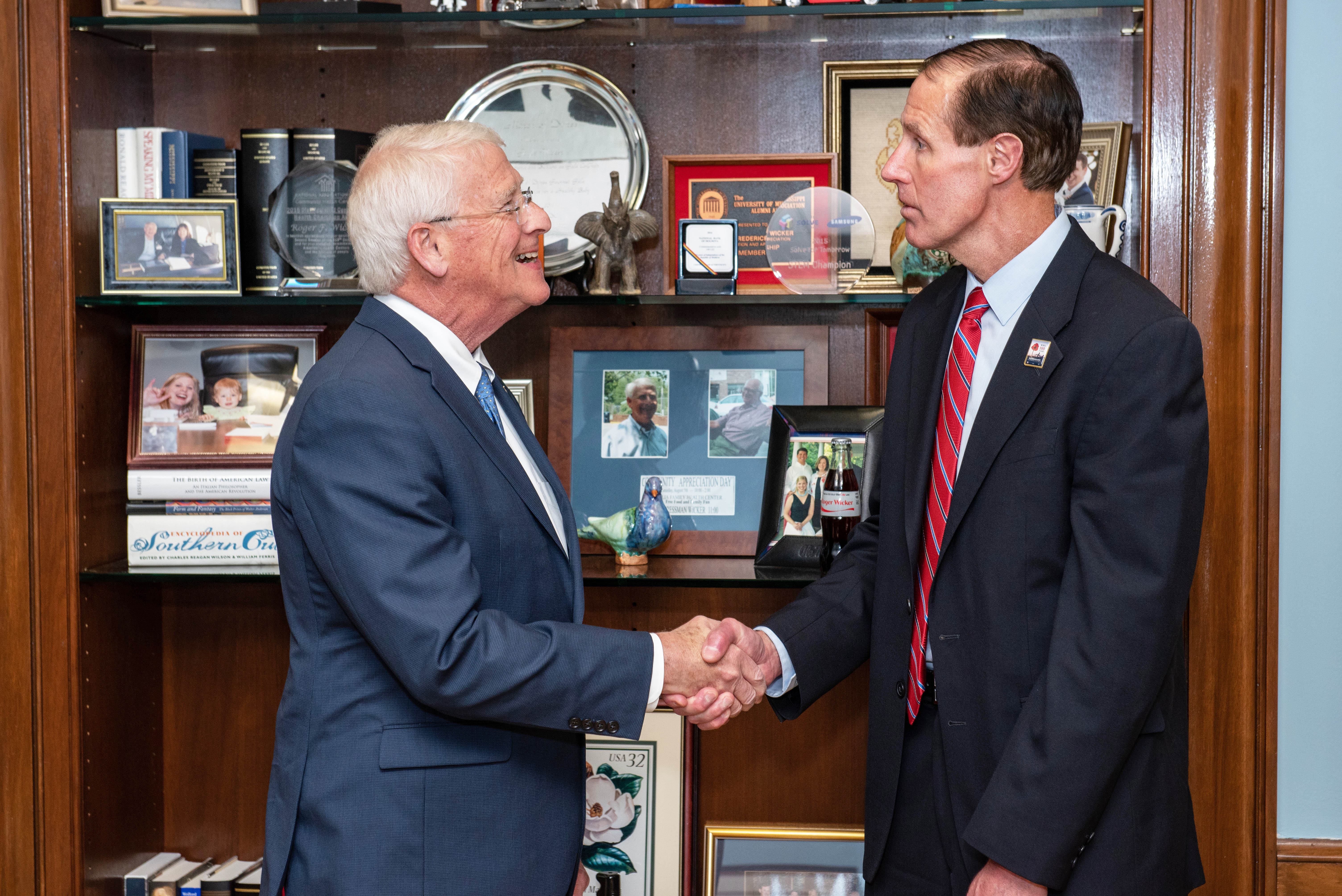 Wicker Receives Recognition for Military Service