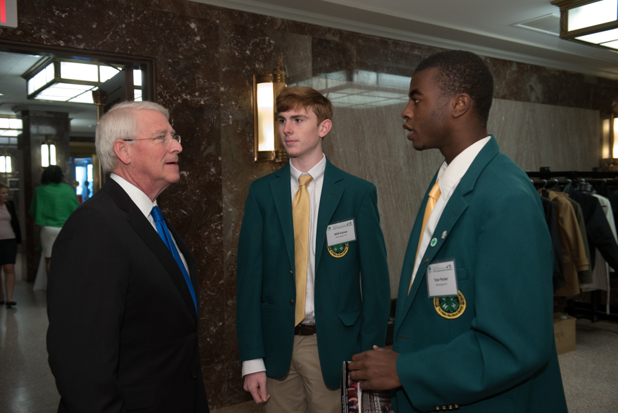 Wicker, Heitkamp Encourage Support of 4-H