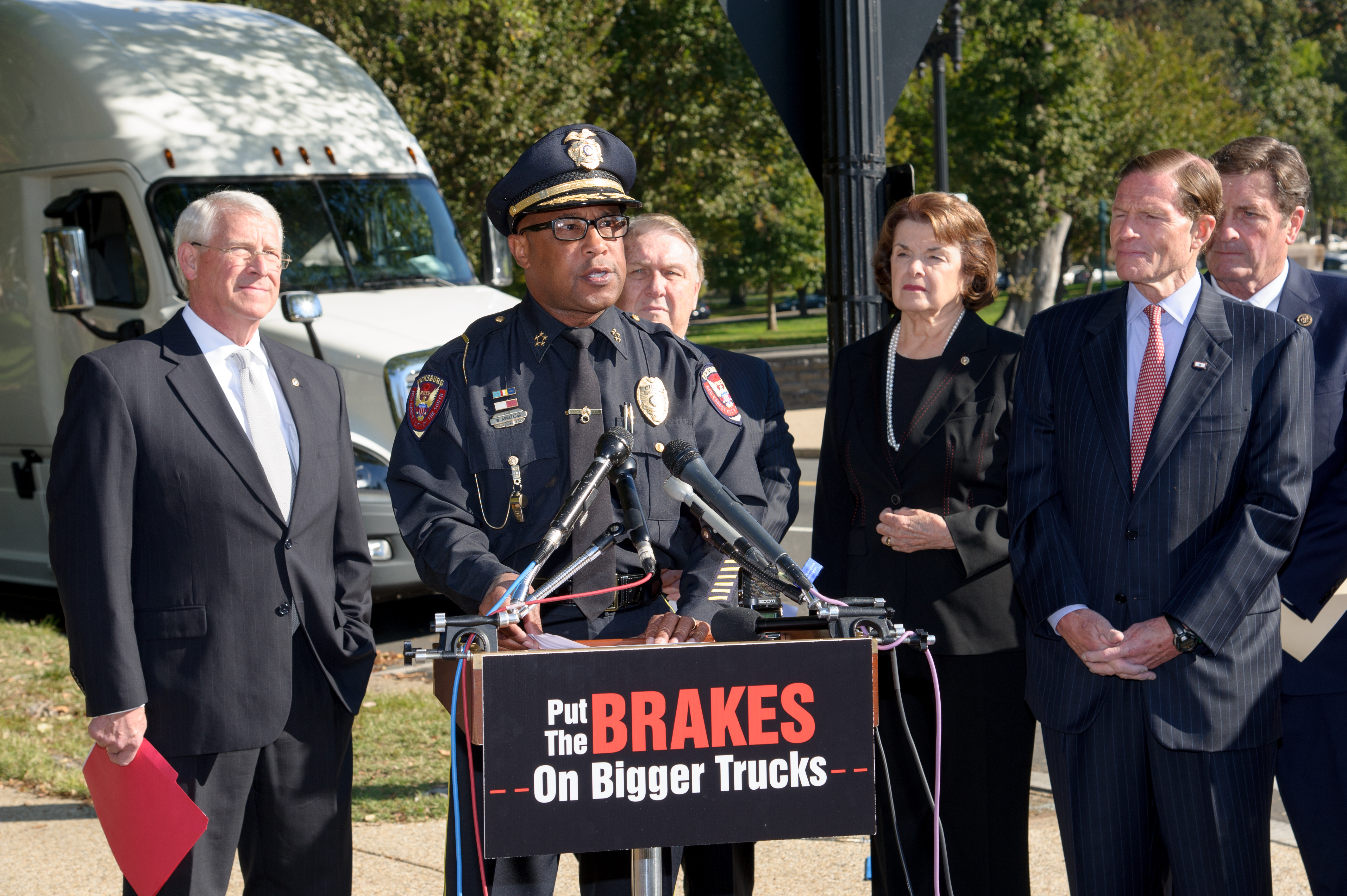 Wicker Questions Executives on Safety of Twin-33 Trucks